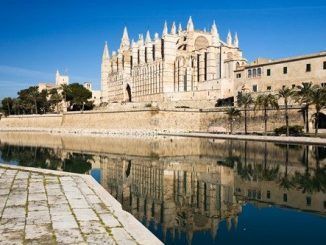Los españoles prefieren los destinos nacionales durante sus vacaciones de julio 2022, según Jetcost