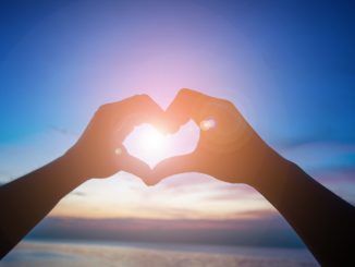 Amor romántico: qué es y por qué existe (de momento)