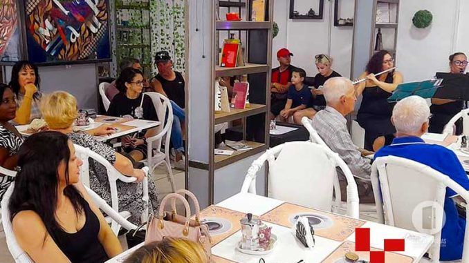 Apertura del Café “Libros a la Carta” en la librería Ateneo Villena-Botev