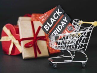 Los españoles nos gastaremos 242 euros en el Black Friday de 2024