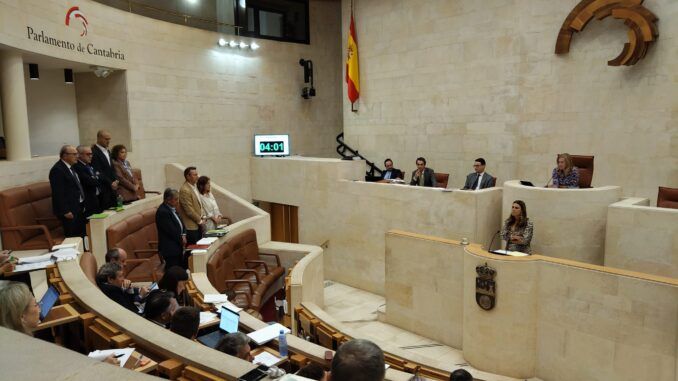 El PSOE, junto al PP y VOX no se unen al minuto de silencio por el genocidio en Gaza propuesto por Paula Fernández