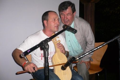 El rabel y la improvisación de coplas protagonistas de la tercera pieza audiovisual con Cadavieco